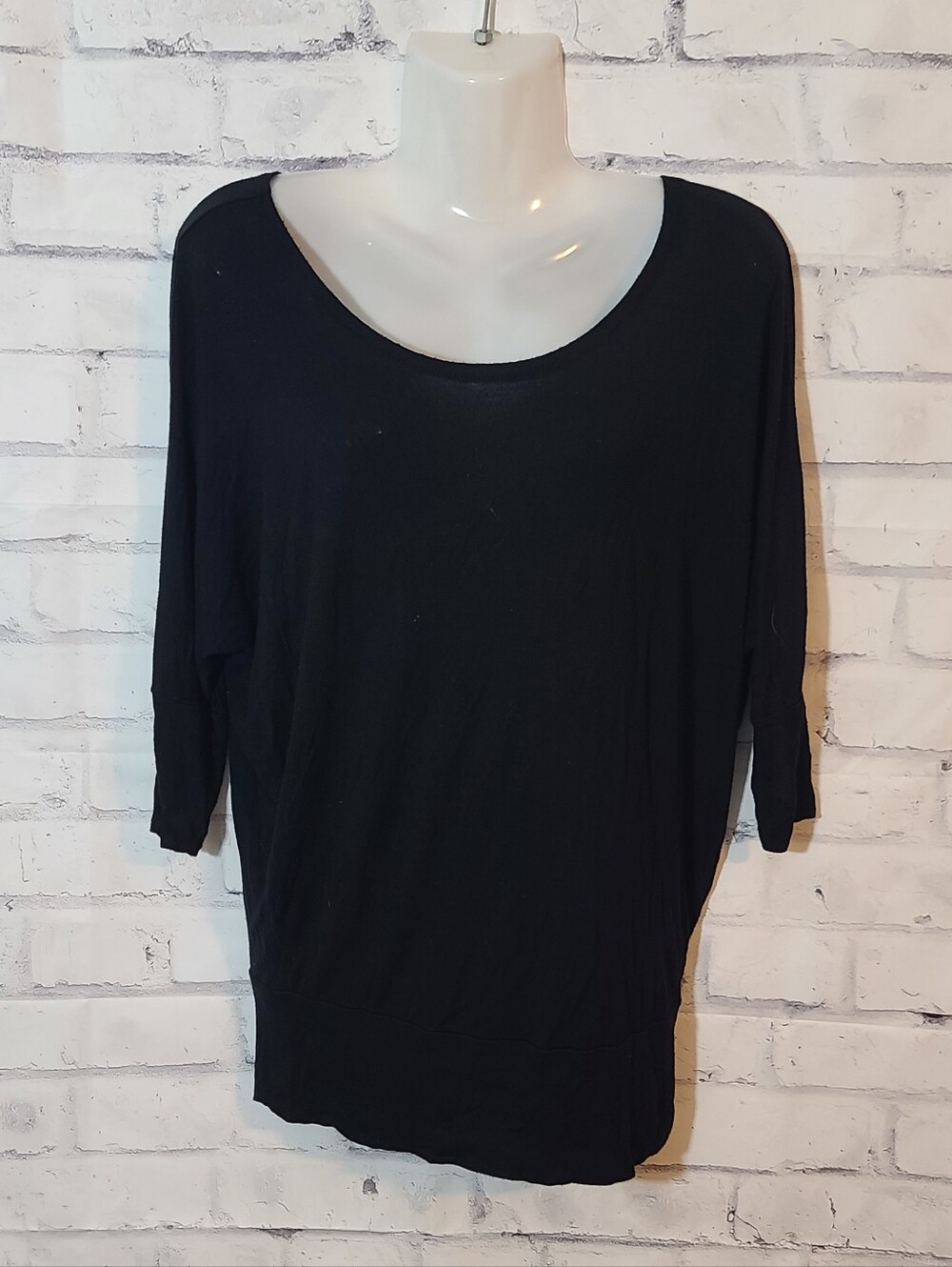Zenana Outfitters Women's Black Scoop Neck 3/4 Sleeve Knit Tunic Top  S